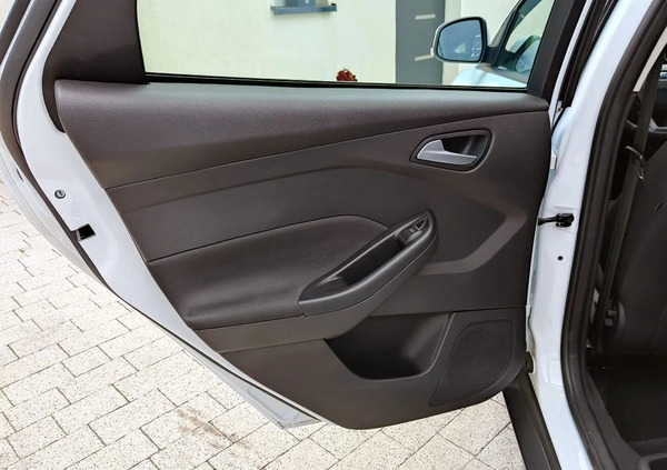 Ford Focus cena 32900 przebieg: 180000, rok produkcji 2016 z Poznań małe 436